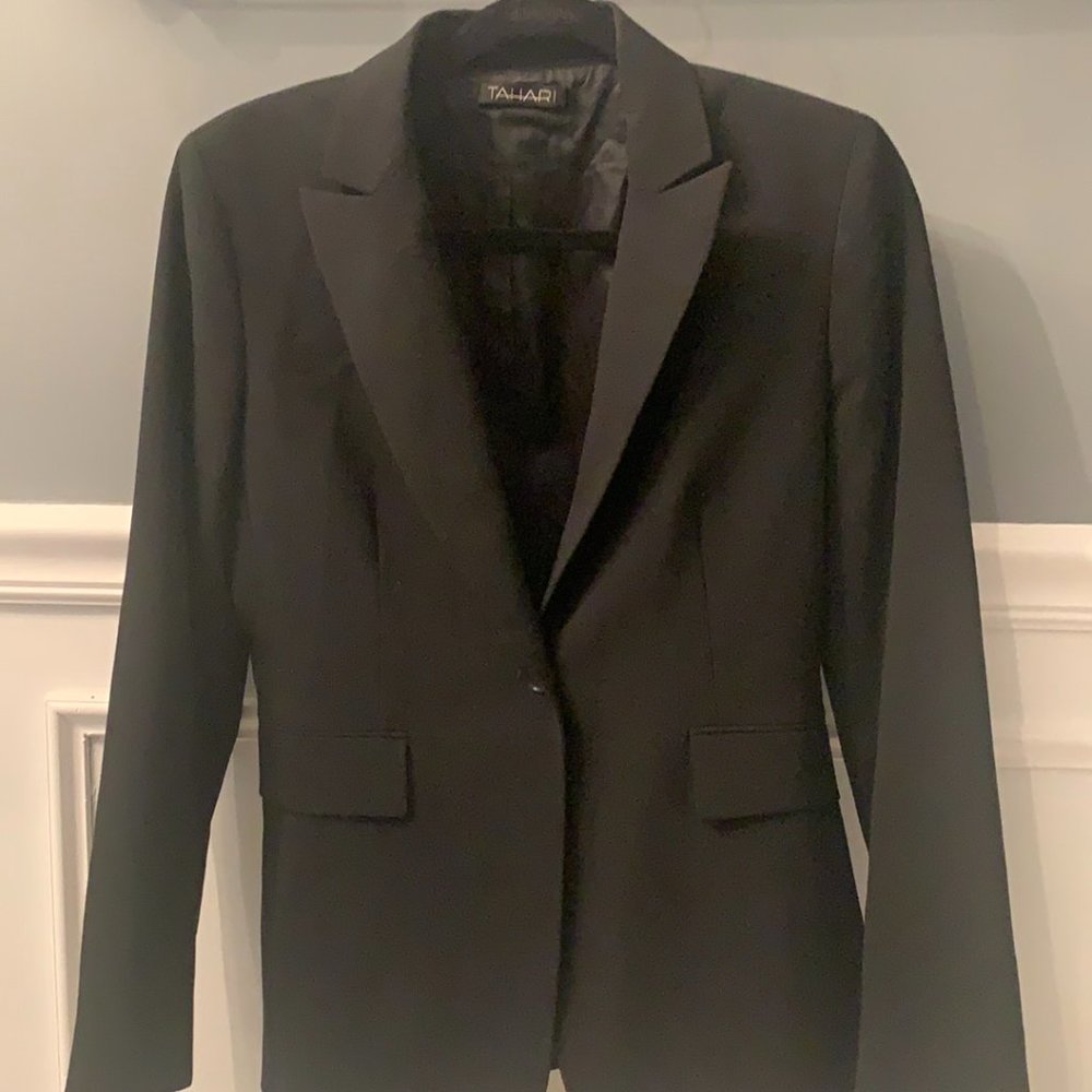 EXCELLENT COND SZ 2 TAHARI JACKET BLACK